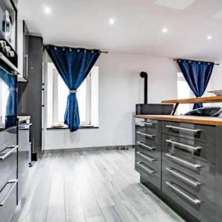 Апартаменты Forest Hideout *