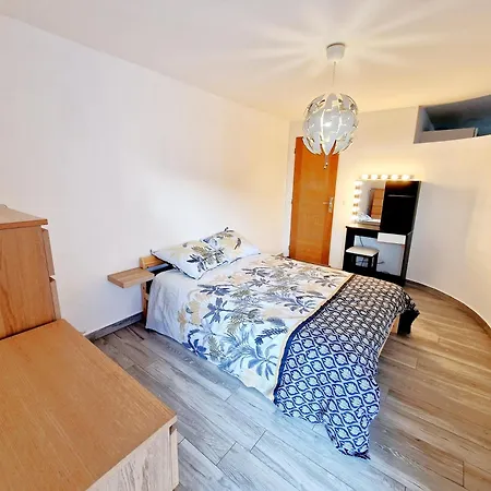 Апартаменты Forest Hideout *